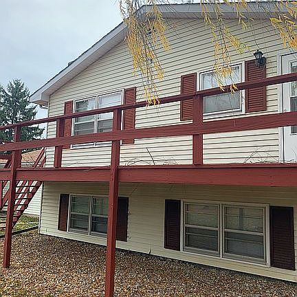 Big Deck /door to kitchen
