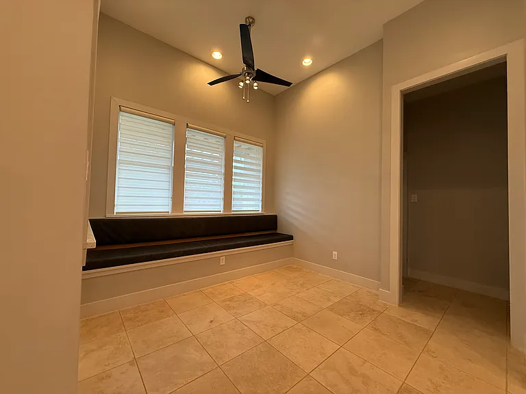 1136 Tealwood Ct — Photo 21