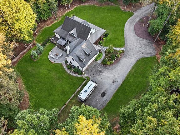 3rd image of 889 Freehome Rd