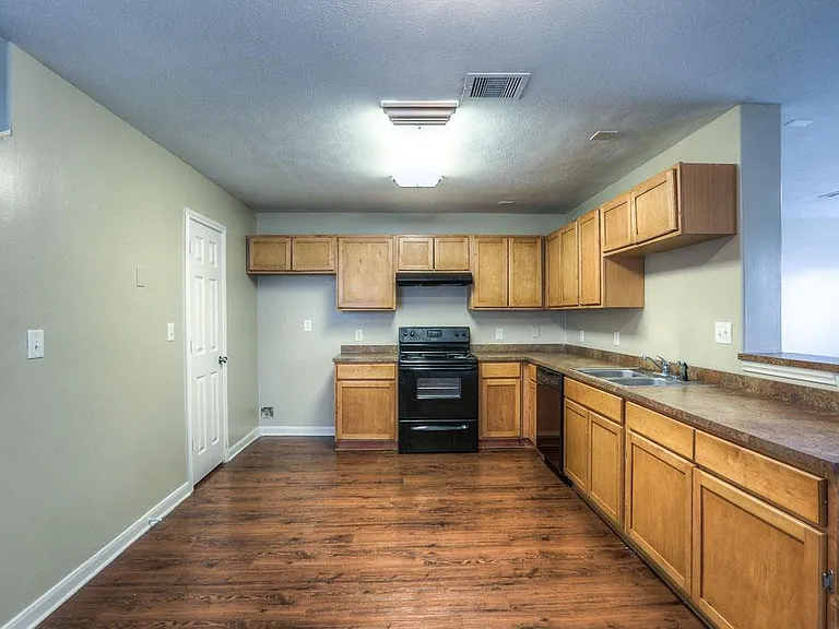 10610 Pine Landing Dr #B — Photo 2