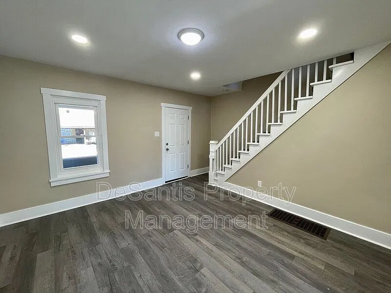 2 bed, 1.0 bath, 900 sqft, $895 — Photo 4