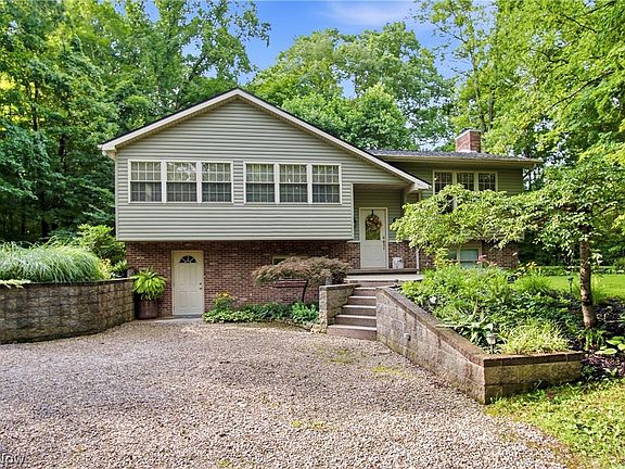 4th image of 210 Camp Ln