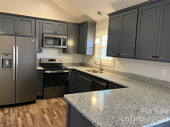 4th image of 116 Kingston Pl