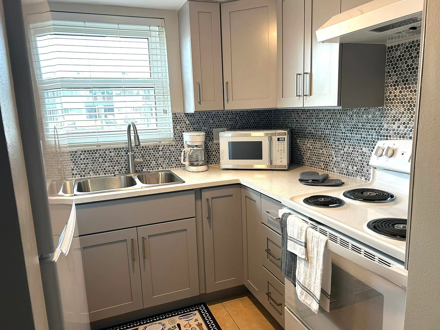 1 bed, 720 sqft, $2,100 — Photo 4