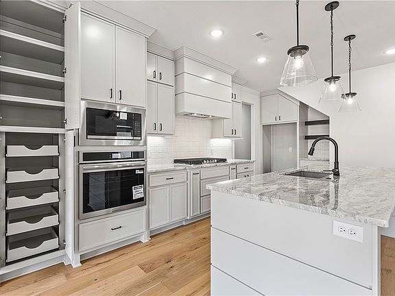 5th image of 1502 Crystal Clear Ln