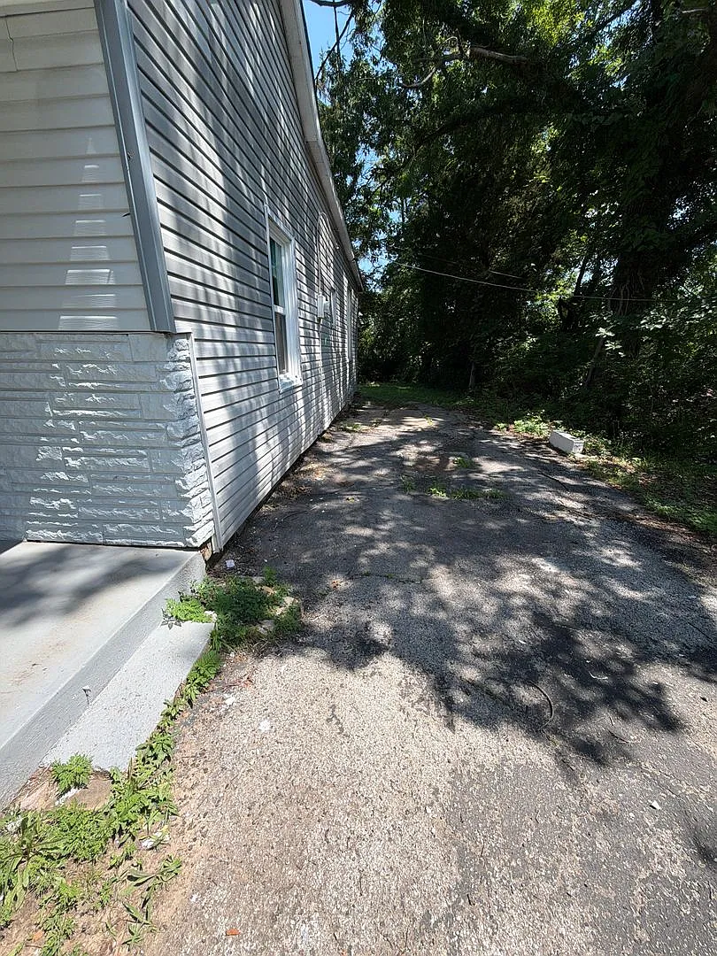 Delightful 2-bedroom, 1.5-bathroom single-family home — Photo 2