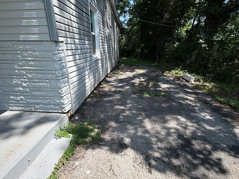 7301 Harney Ave — Photo 2