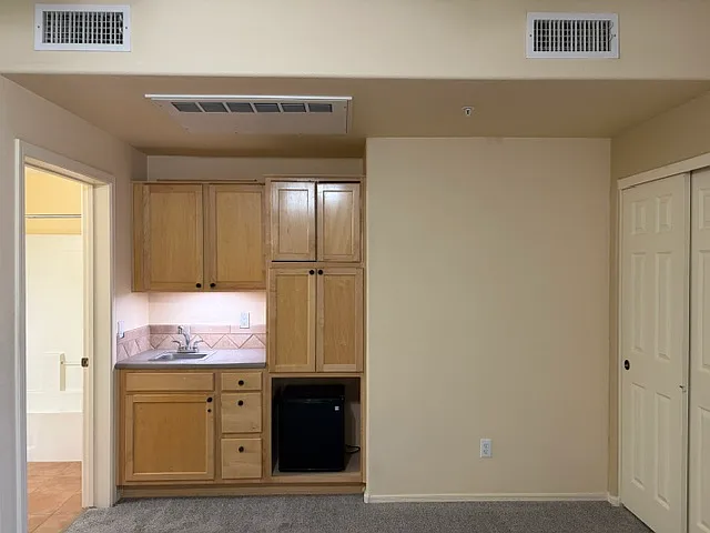 Studio, 350 sqft, $850 — Photo 2