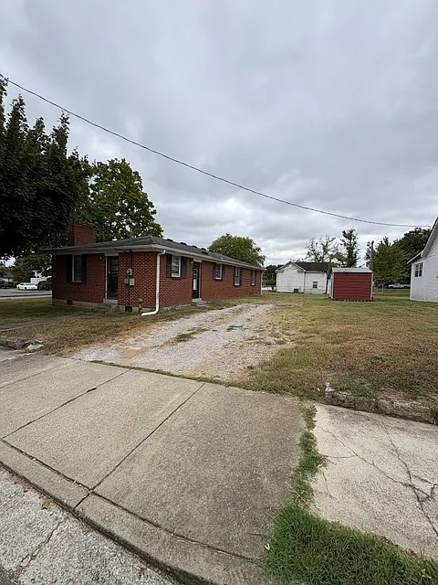 3 bed, 1.5 bath, 1325 sqft, $1,650 — Photo 2