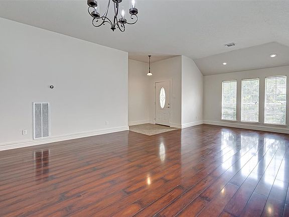 4th image of 2213 Dublin Dr