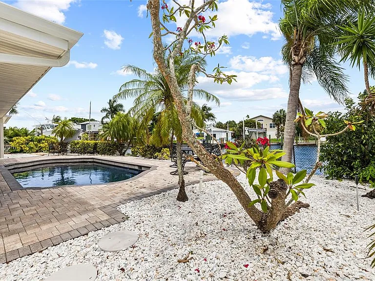 5541 Bayou Grande Blvd NE — Photo 41