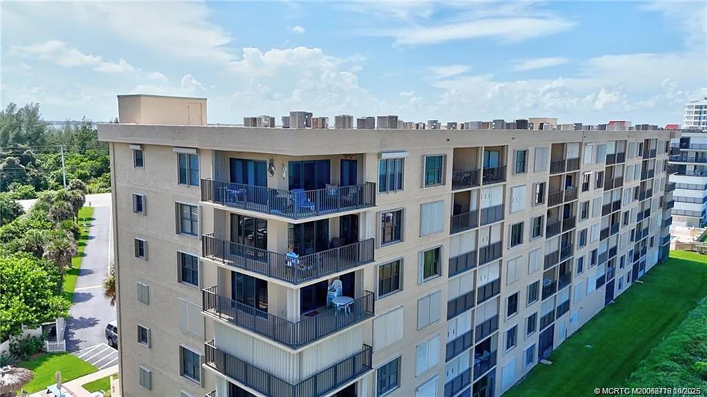 2 bed, 2.0 bath, 1258 sqft, $3,000 — Photo 2