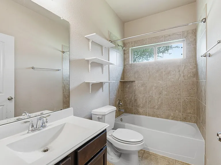 5815 Creek Crossing Ct — Photo 32