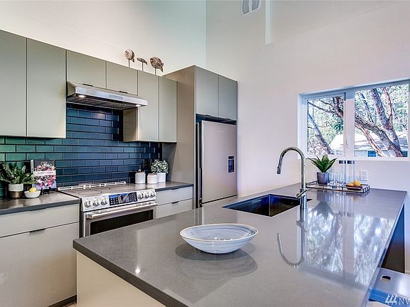 5th image of 522 Madrona Way NE #2A