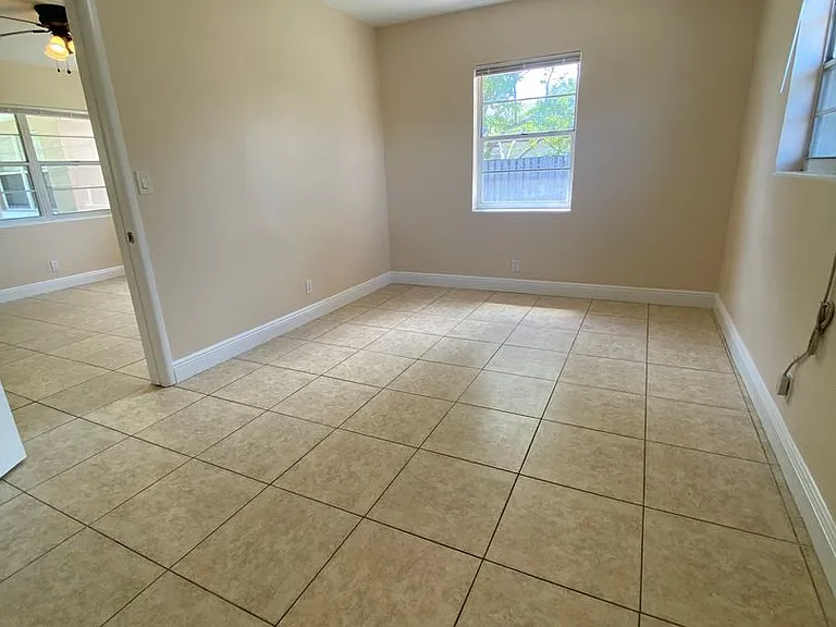 4820 Maine St — Photo 14