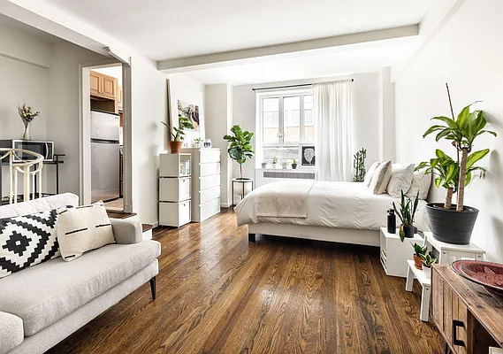 Sold by Compass | media 1