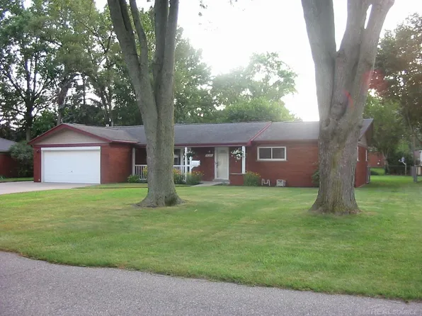 45501 Hecker Dr, Utica, MI 48317