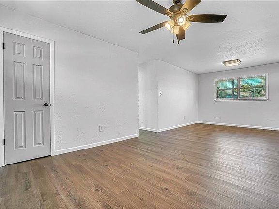 5th image of 4604 NW Lincoln Ave