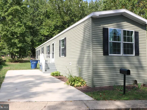 1817 Elmwood Park Dr, Capitol Heights, MD 20743