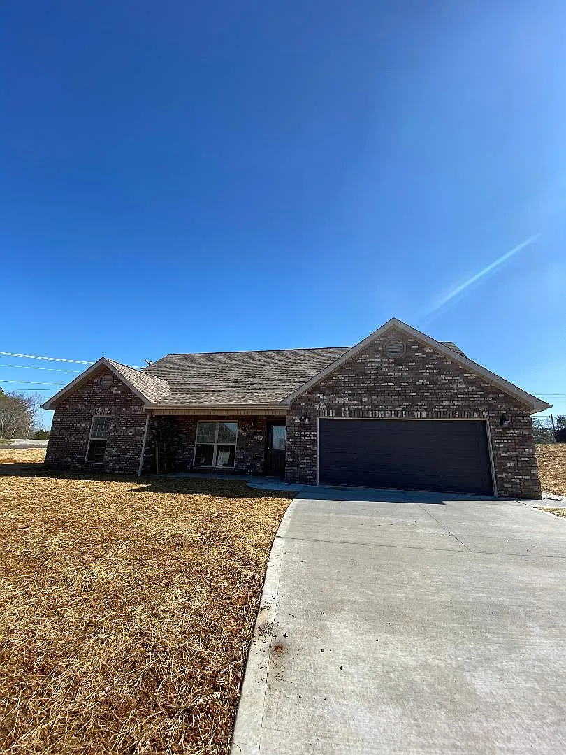 3 bed, 1800 sqft, $2,200 — Photo 1