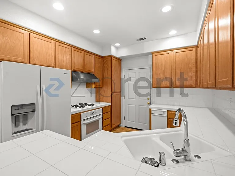 6325 Bray Ct — Photo 9