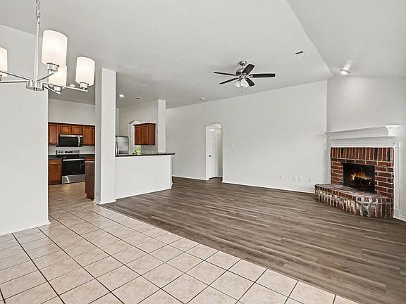 3rd image of 516 Bent Oak Dr