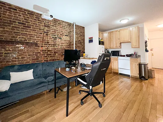 Rented by Compass | media 25