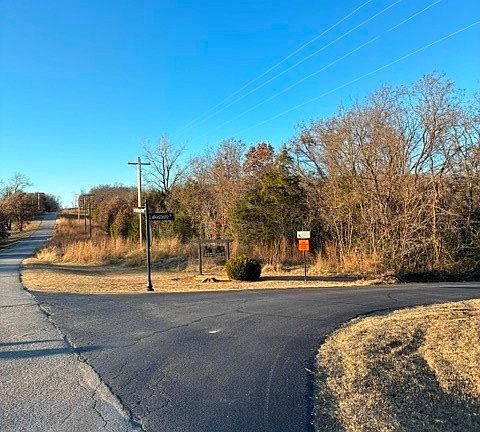 3rd image of 2808 W Oak Dr