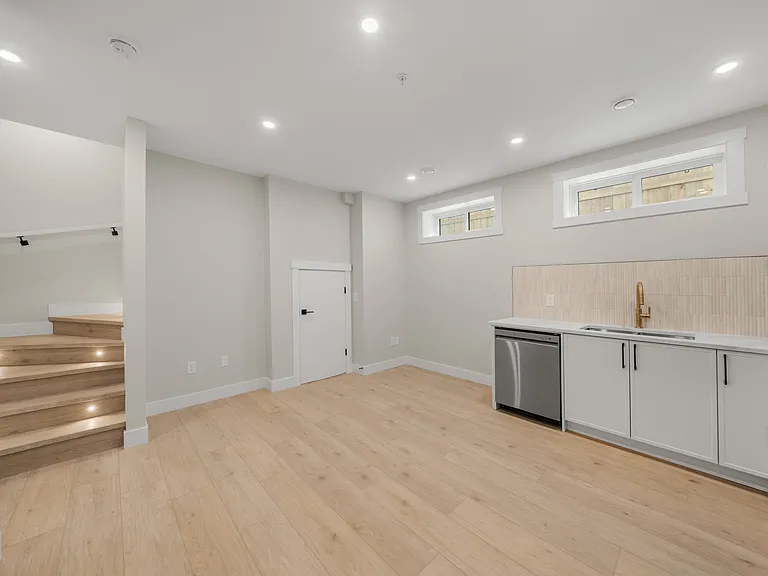 1812 51st St NW #1B — Photo 3