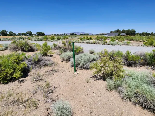 23 Calico Hills Dr, Yerington, NV 89447