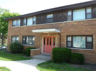 1203 E Singer Cir #1, Milwaukee, WI 53212
