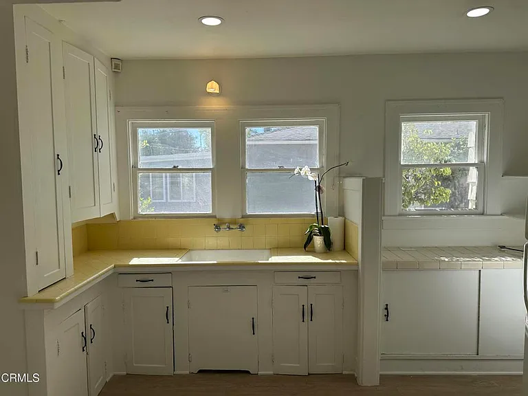 2122 Navarro Ave — Photo 15