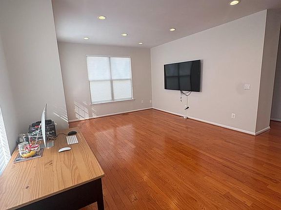 4th image of 3024 Mainstone Dr