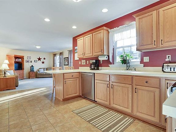 3rd image of 10 Claraton Dr