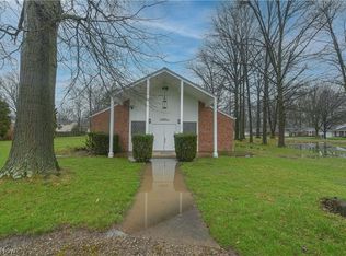 2909 Walter Rd, North Olmsted, OH 44070