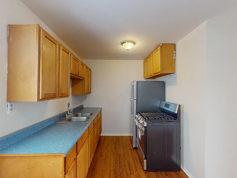 211 W North East St — Photo 4