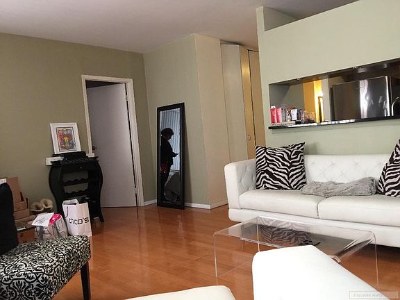 5th image of 235 E 40th St APT 7D