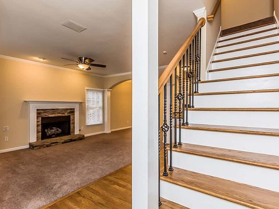 2nd image of 1077 Walnut Creek Dr