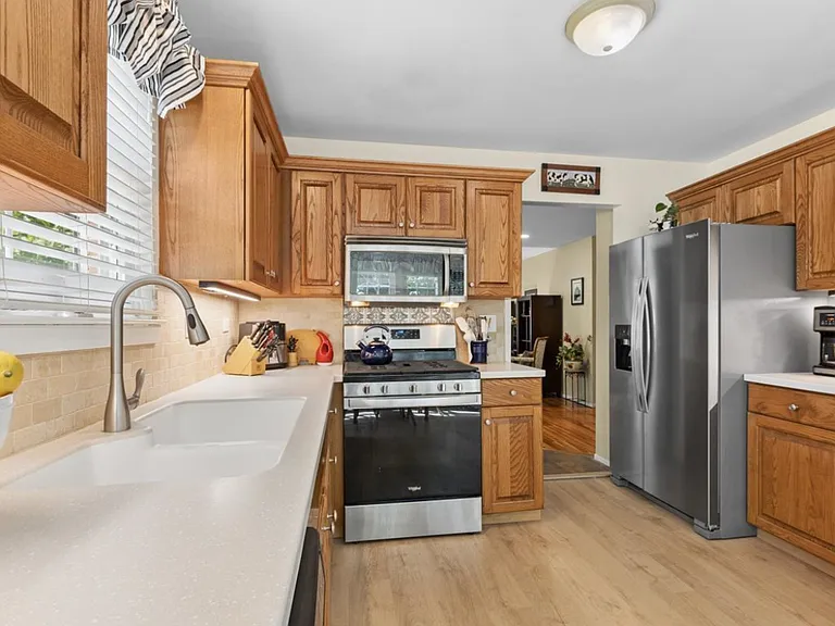 1230 S Wellington Ct — Photo 2