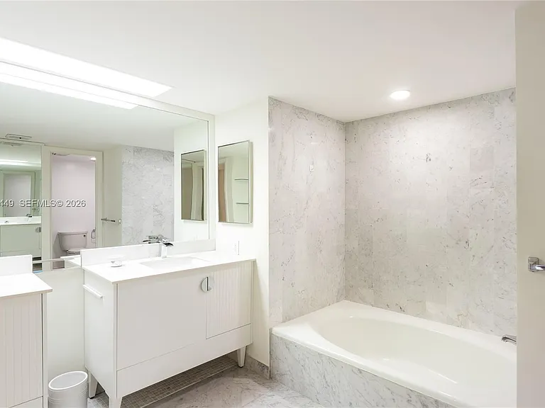 600 Grapetree Dr #8FS — Photo 16
