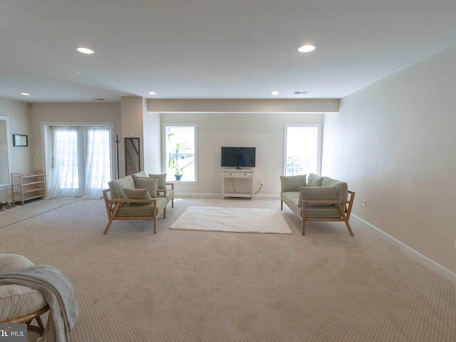 2 bed, 1.0 bath, 5451 sqft, $2,000 — Photo 4