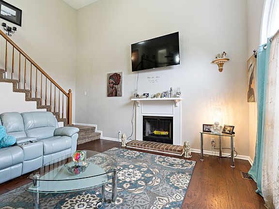 4th image of 1020 Dandelion Dr N
