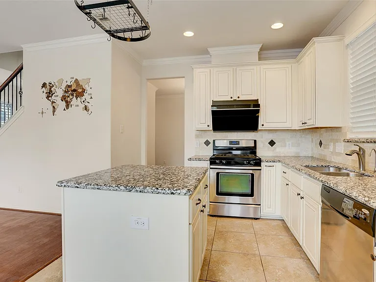 10046 Hillside Bayou Dr — Photo 10
