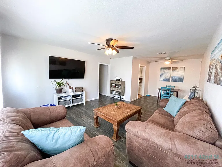 4311 42nd St — Photo 3