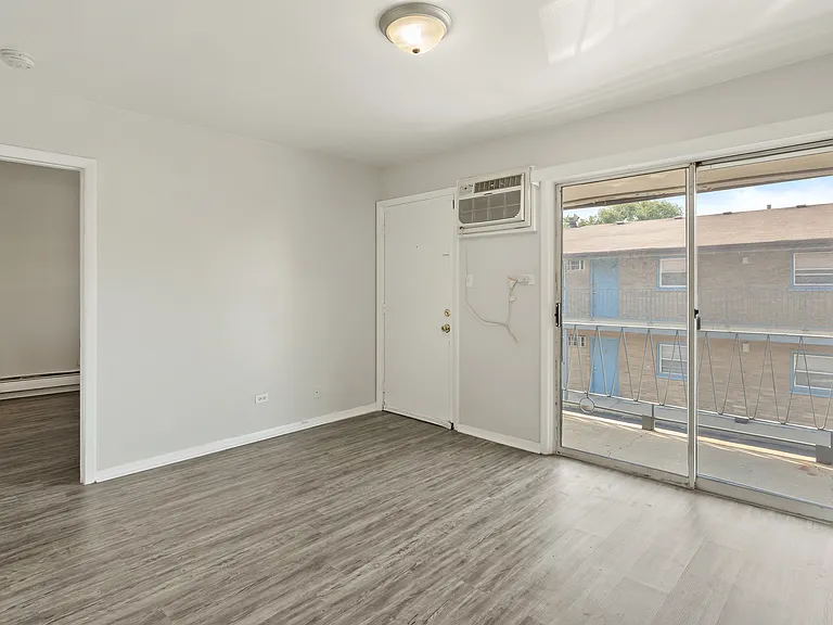 Blue Station Apartments — Photo 10