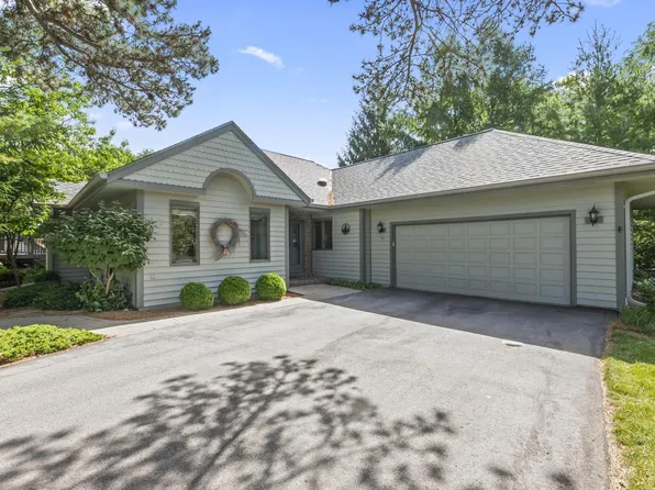 506 Pine TERRACE, Oconomowoc, WI 53066