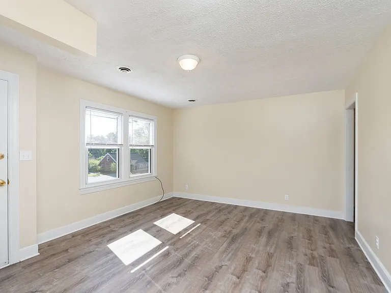 144 River Rd — Photo 6