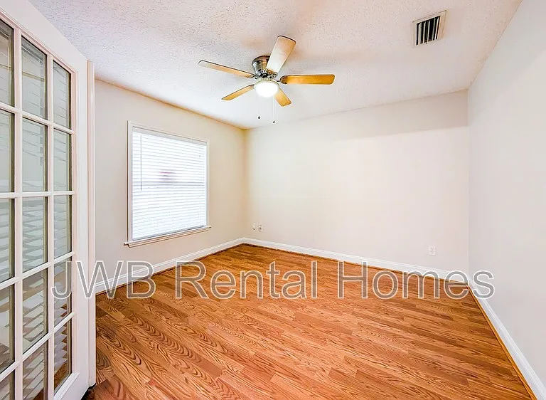 10238 Emma Lakes Dr — Photo 5