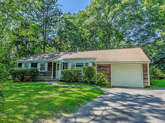 2nd image of 2625 Great Peconic Bay Boulevard