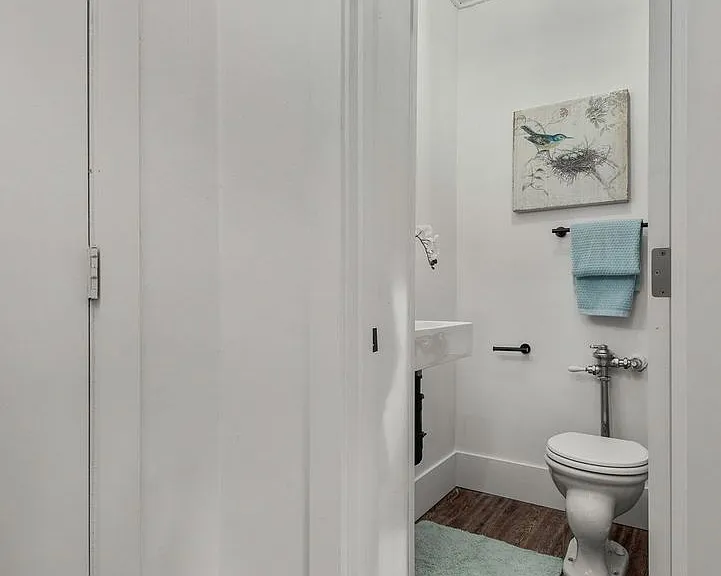 Madrona — Photo 20